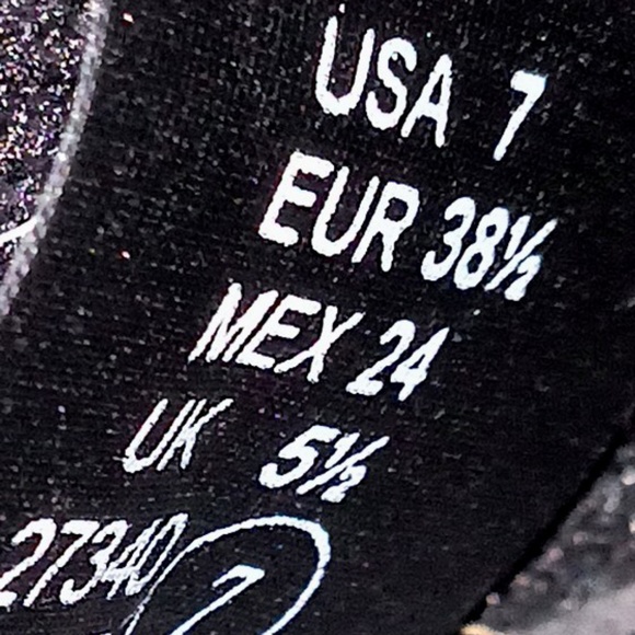 PREDICTIONS Leather Collections - Picture 4 of 5